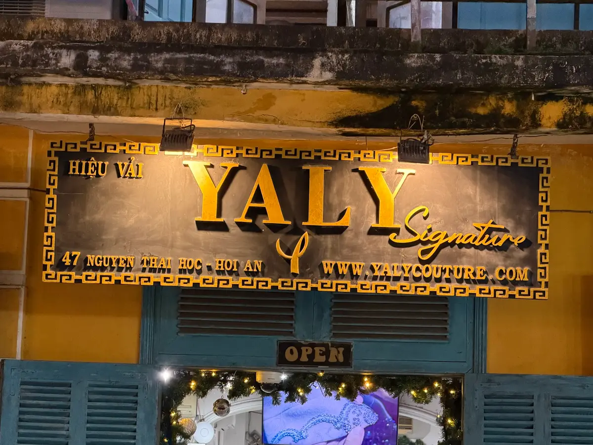Yaly Couture (Nguyễn Thái Học)